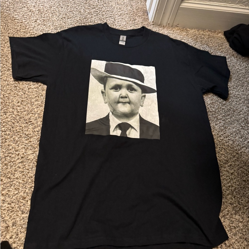 Men’s medium  Black Graphic T-Shirt